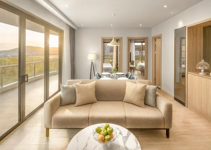 Hotel Citadines Marina Hạ Long