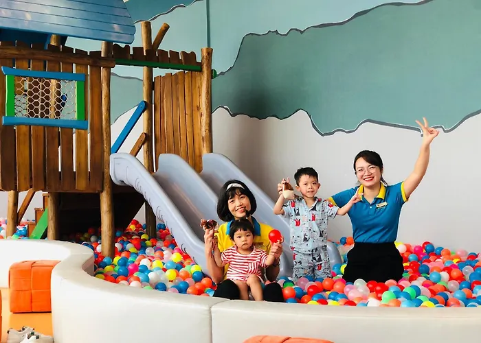 Hotel Citadines Marina Hạ Long